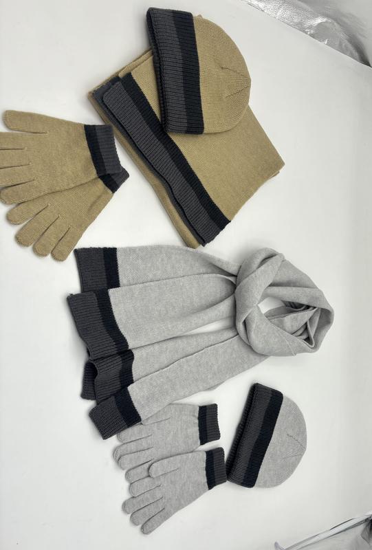 `Twee gebreide winteraccessoireset met muts