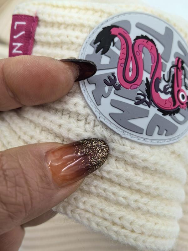 Crème chunky gebreide wintermuts met glitter ombré slang patch badge