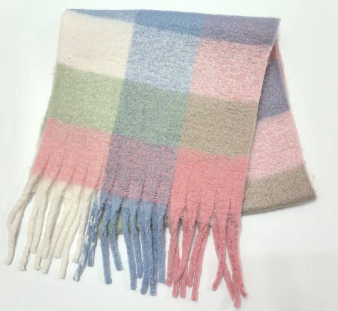 Zachte pastelkleurige geruite sjaal met roze