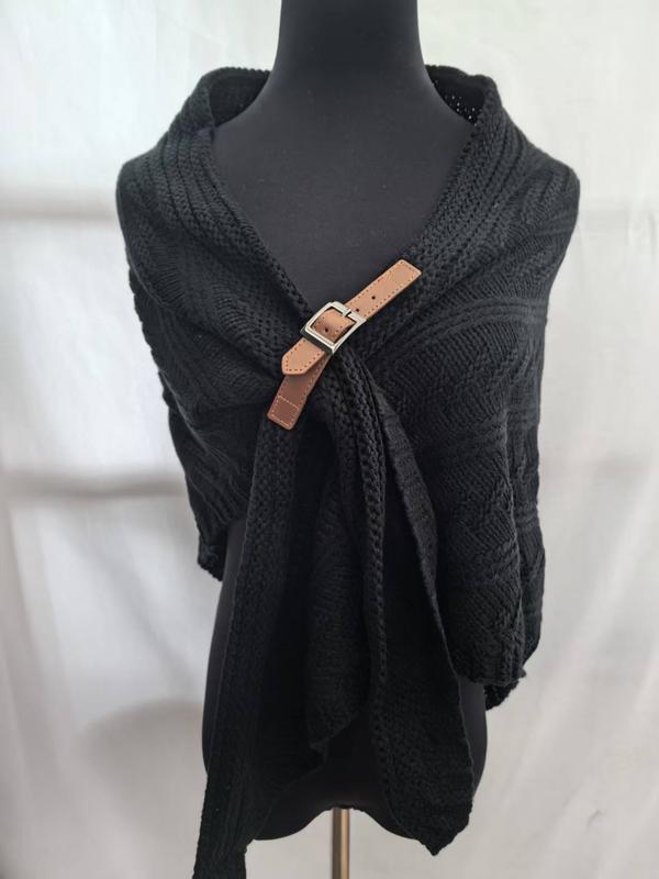Zwarte cable knit omslagdoek op paspop