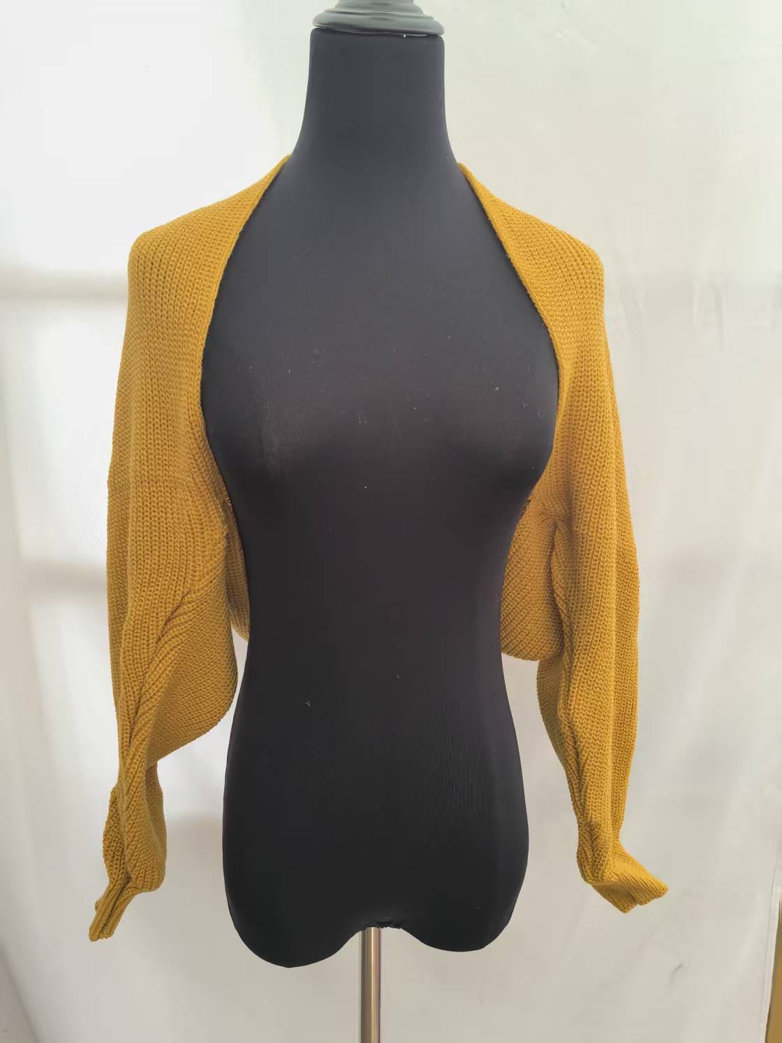 Mosterdgele grove gebreide cropped bolero shrug met lange mouwen
