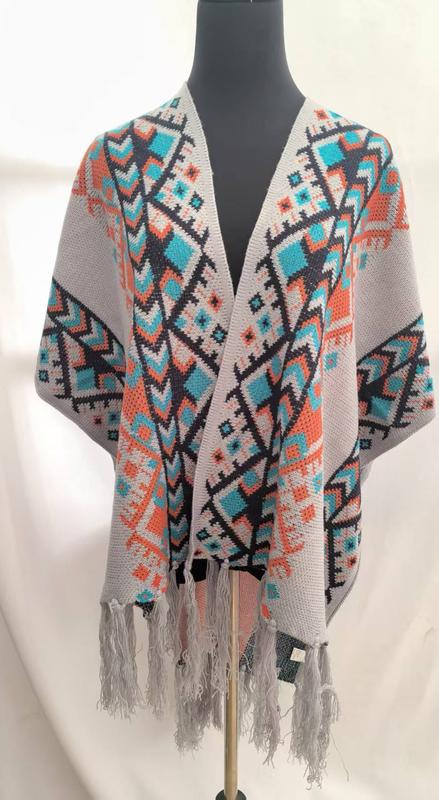 Grijze gebreide kimono met kleurrijk Azteeks patroon in teal