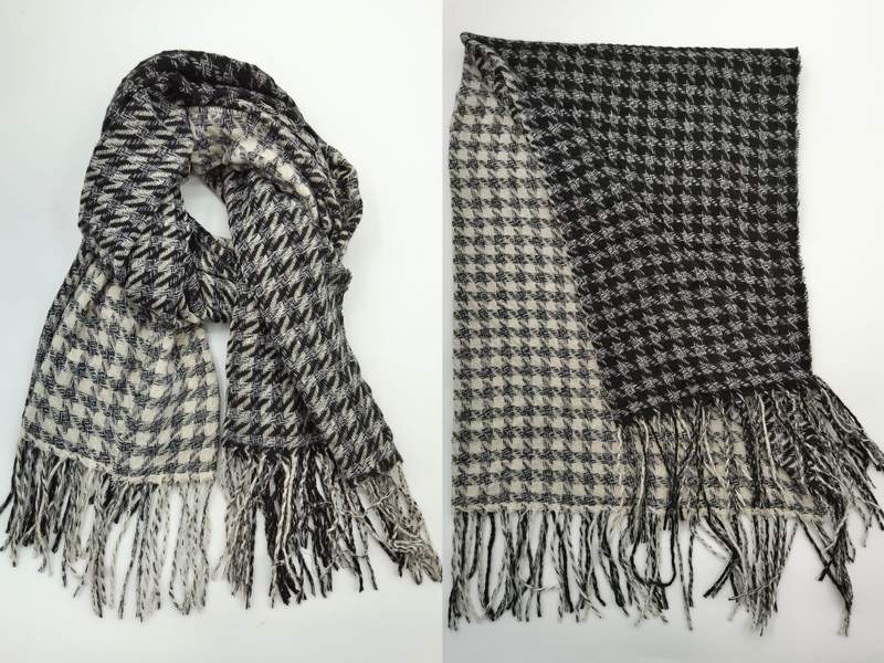 Zwart-crème houndstooth geweven sjaal met lange franjerand