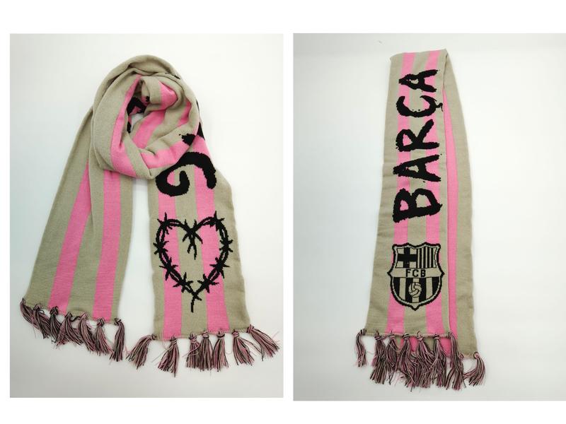 Gebreide beige-roze gestreepte voetbalsjaal met FCB Barça-embleem