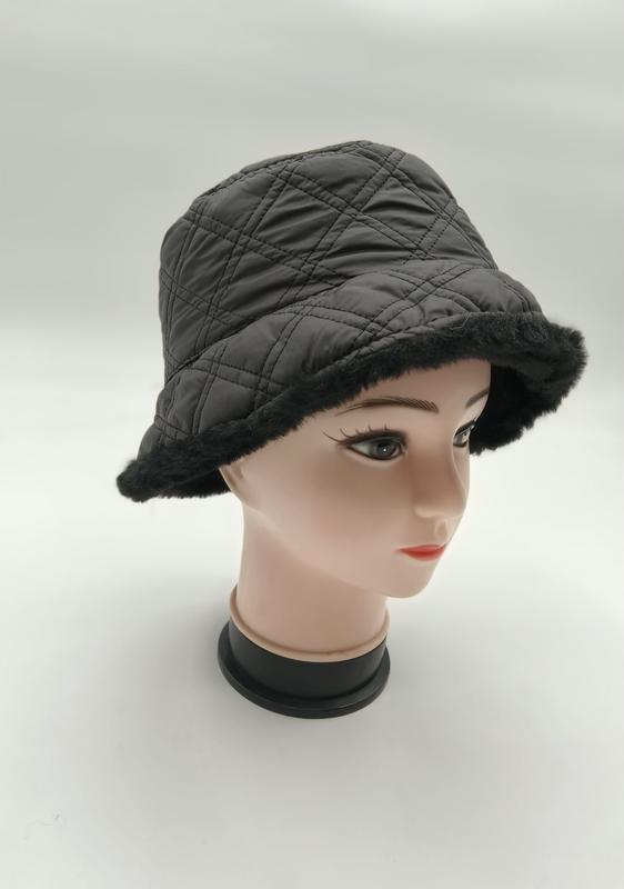 Donkergrijze gewatteerde bucket hat met zwarte nepbont rand