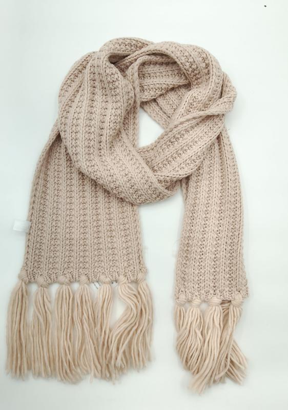 Blush beige grove geribde gebreide wintersjaal met grote kwastfranje