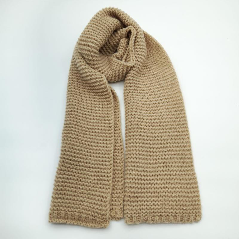 Camelbeige grove gebreide wintersjaal met wafeltextuur