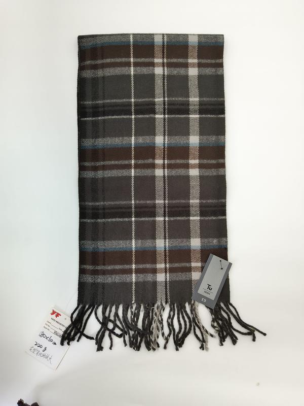 Grijsbruine heren tartan geruite sjaal met witte en blauwe accenten en geknopte franjes