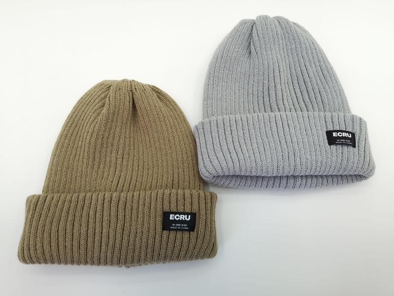 `Ribgebreide beanie muts set in khaki en lichtgrijs