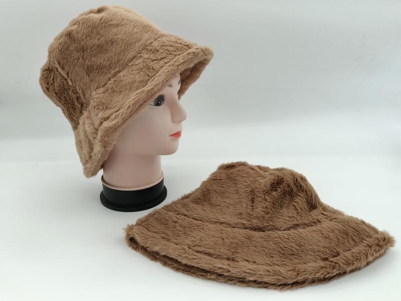 `Camel beige pluche nepbont bucket hat met fuzzy winterlook