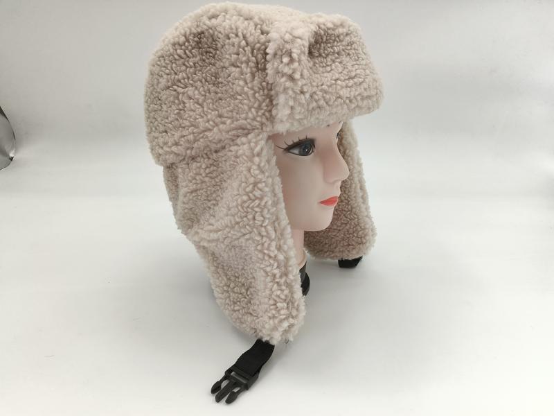 `Crème sherpa fleece trapper ushanka muts met oorflappen en kinband`