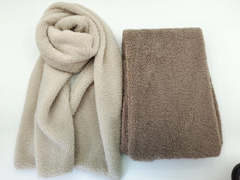 `Sherpa fleece sjaalset in beige en taupe met teddy textuur
