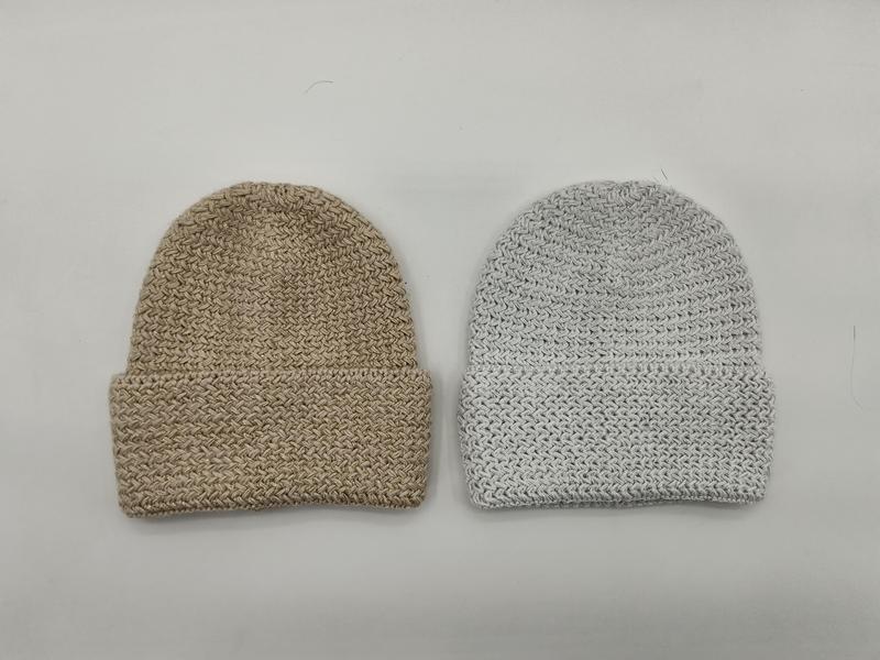 `Chunky gebreide beanie met omgeslagen rand in beige en lichtgrijs