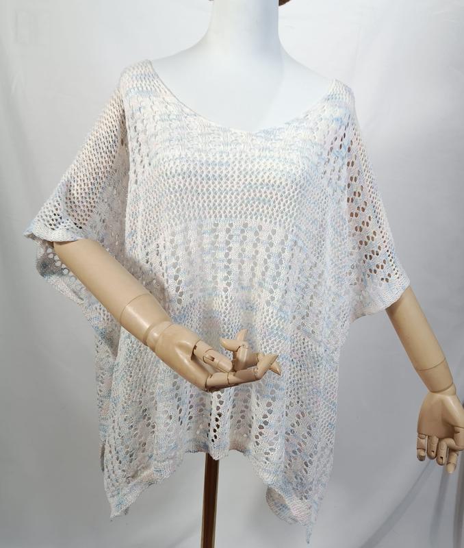 Lichtgewicht gehaakt poncho top in wit