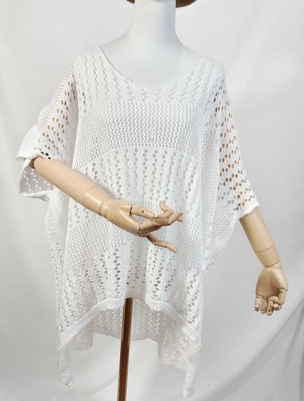 Witte oversized gehaakte poncho met V-hals en open breiwerk