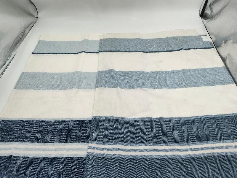 `Marineblauw en wit katoenen deken met visgraatpatroon
