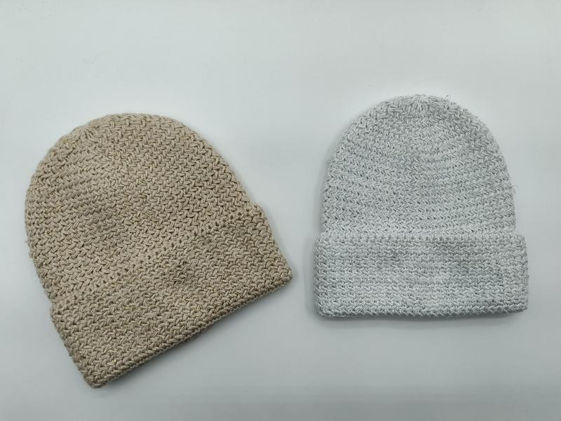 `Beige en lichtgrijze chunky gebreide beanie mutsen met pompon