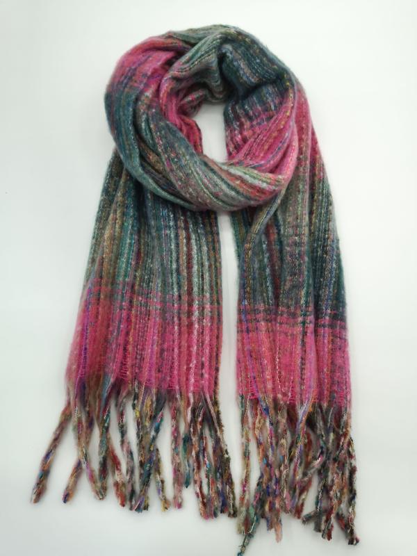 `Zachte geweven omslagdoek met multicolor ruitpatroon en franjes in roze en blauwgroene tinten.`