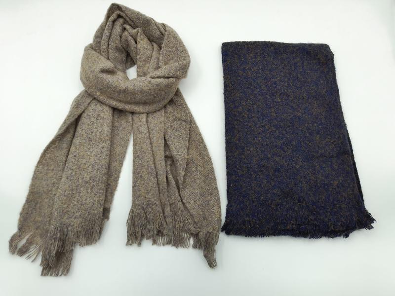 ""Geweven franjesjaals set in taupe heather en navy blue tweed