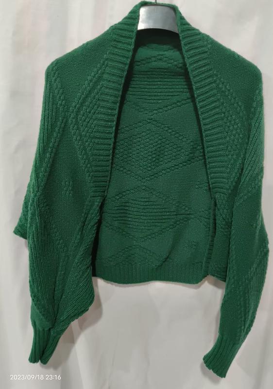 Groen gebreid vest met open voorkant