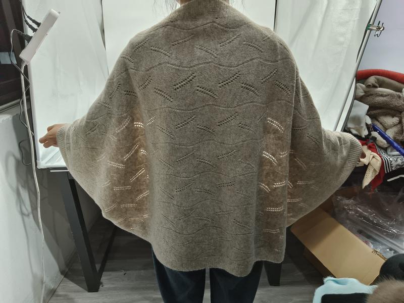 `Oversized beige gebreide cardigan met pointelle patroon en vleermuismouwen
