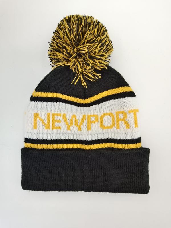 `Newport gestreepte gebreide muts met pompom in zwart