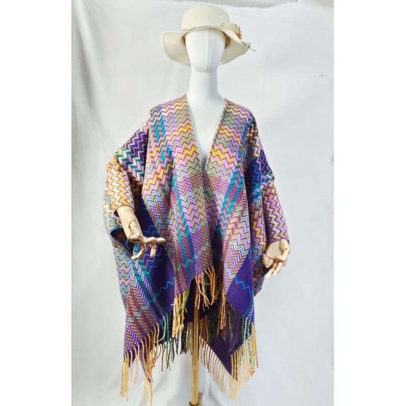 Veelkleurige chevron zigzag geweven poncho met lange franjezoom