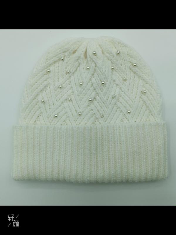 Crème visgraat chunky gebreide muts met parelversiering - groothandel winteraccessoires