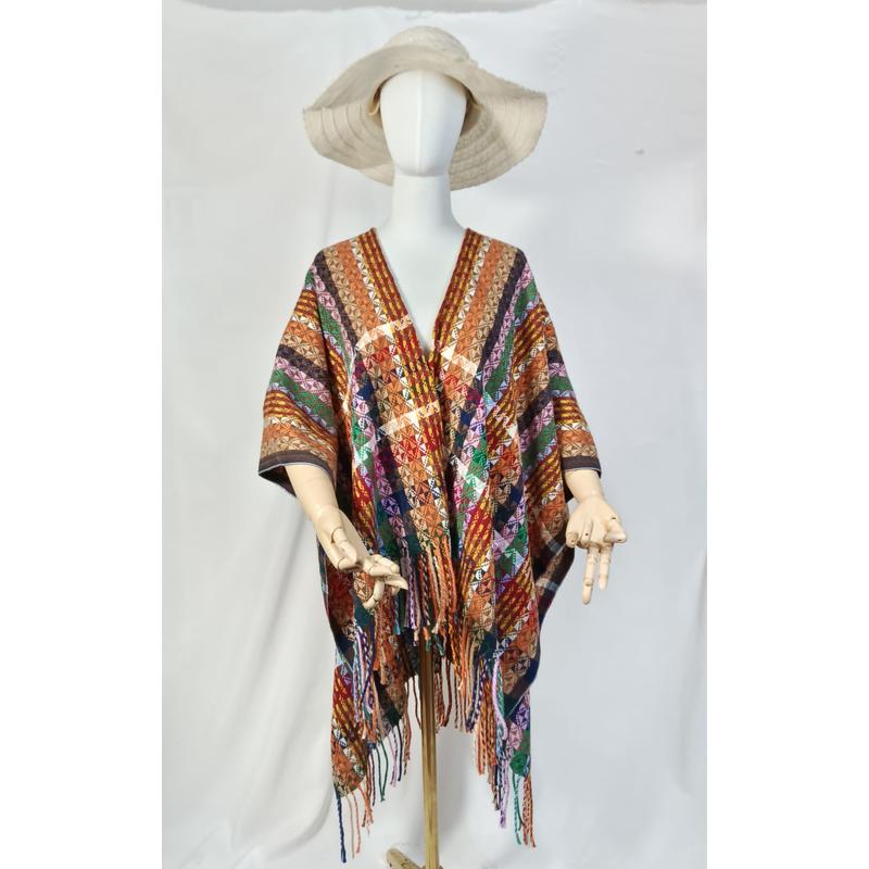 Multicolor handgeweven poncho met geometrisch diamantpatroon en franjes