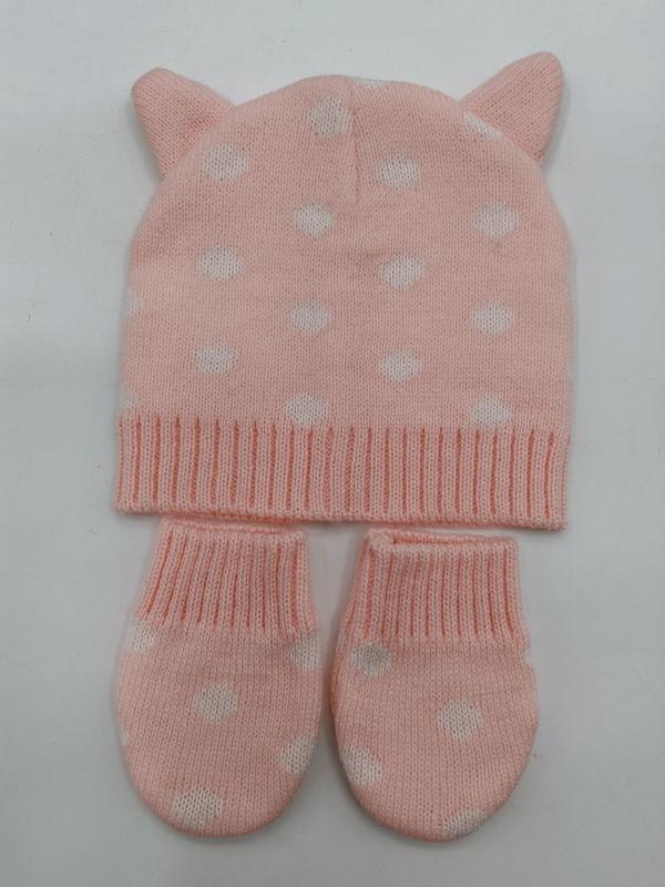 Roze gebreide babymuts met kattenoortjes en hartjespatroon