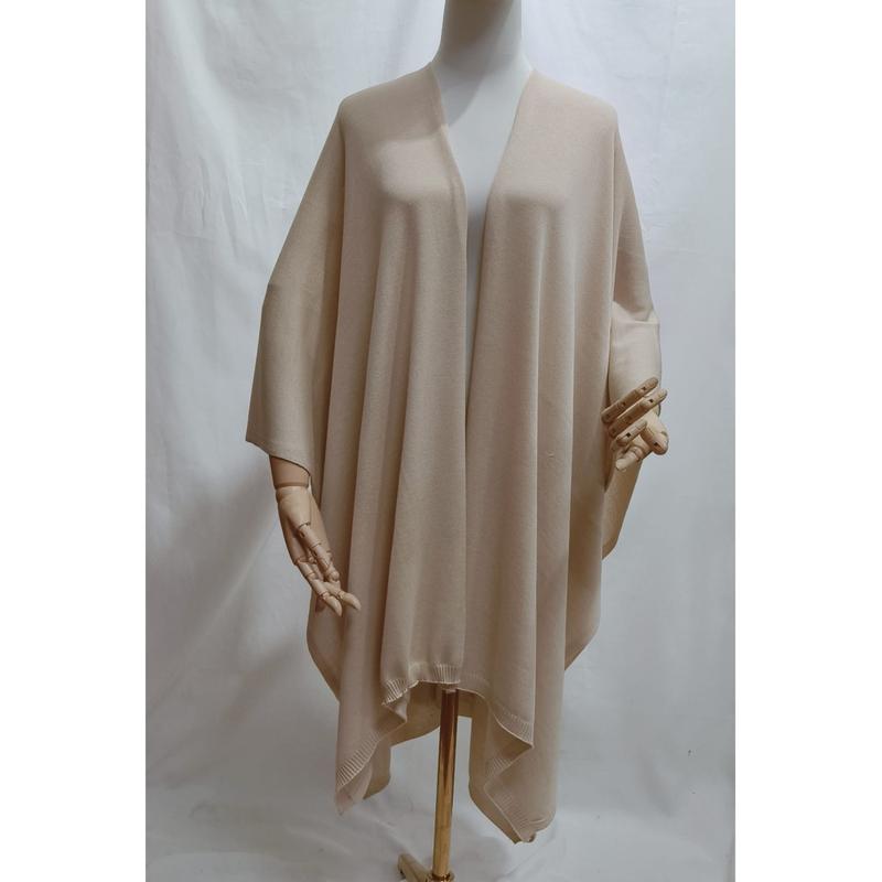 Crème beige gebreide poncho shawl met open voorkant en geribbelde zoom