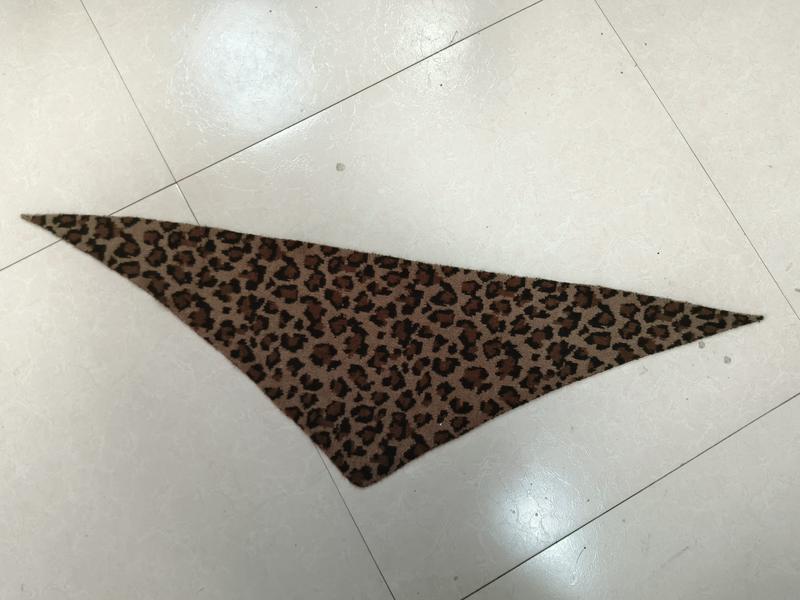 Driehoekige bandana sjaal met bruin-zwart luipaardprint