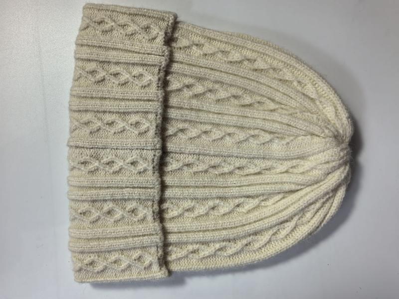 Crème ivoren kabel gebreide wollen muts met omgeslagen rand en diamant patroon - groothandel