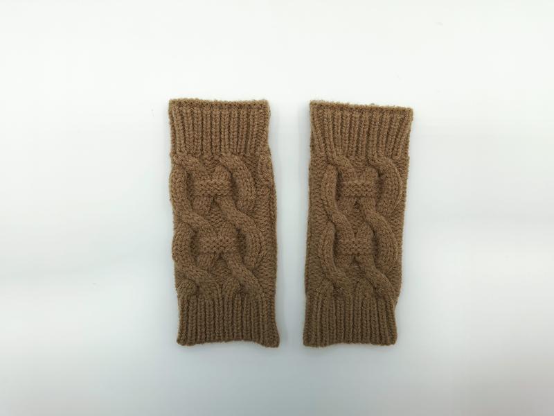 Camel bruine vingerloze handschoenen met kabelpatroon