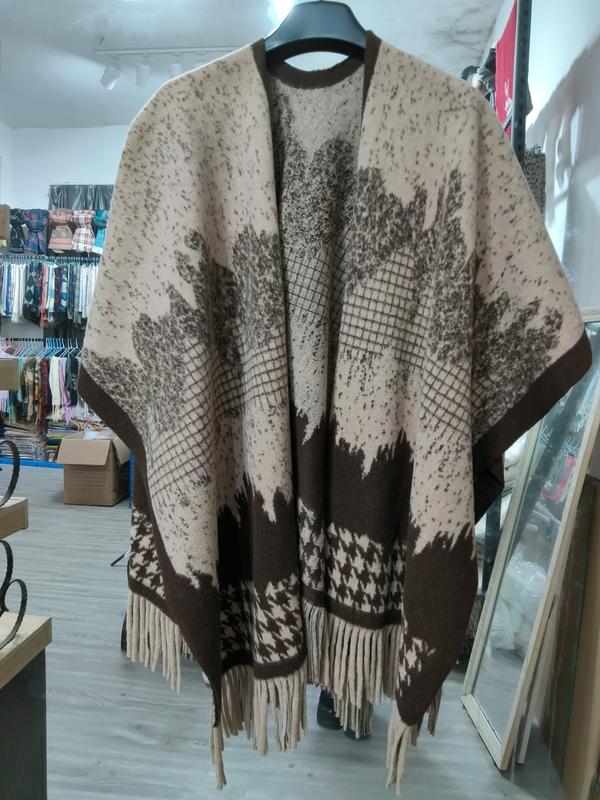 Beige bruine jacquard poncho cape met bloemmotief